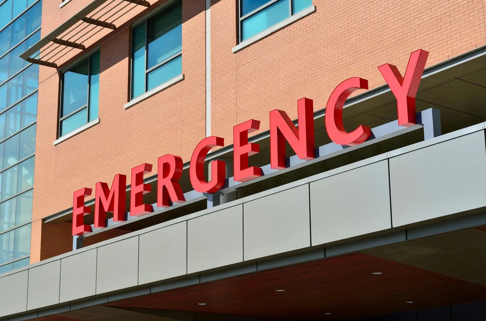 front of emergency room vs urgent care in kendall