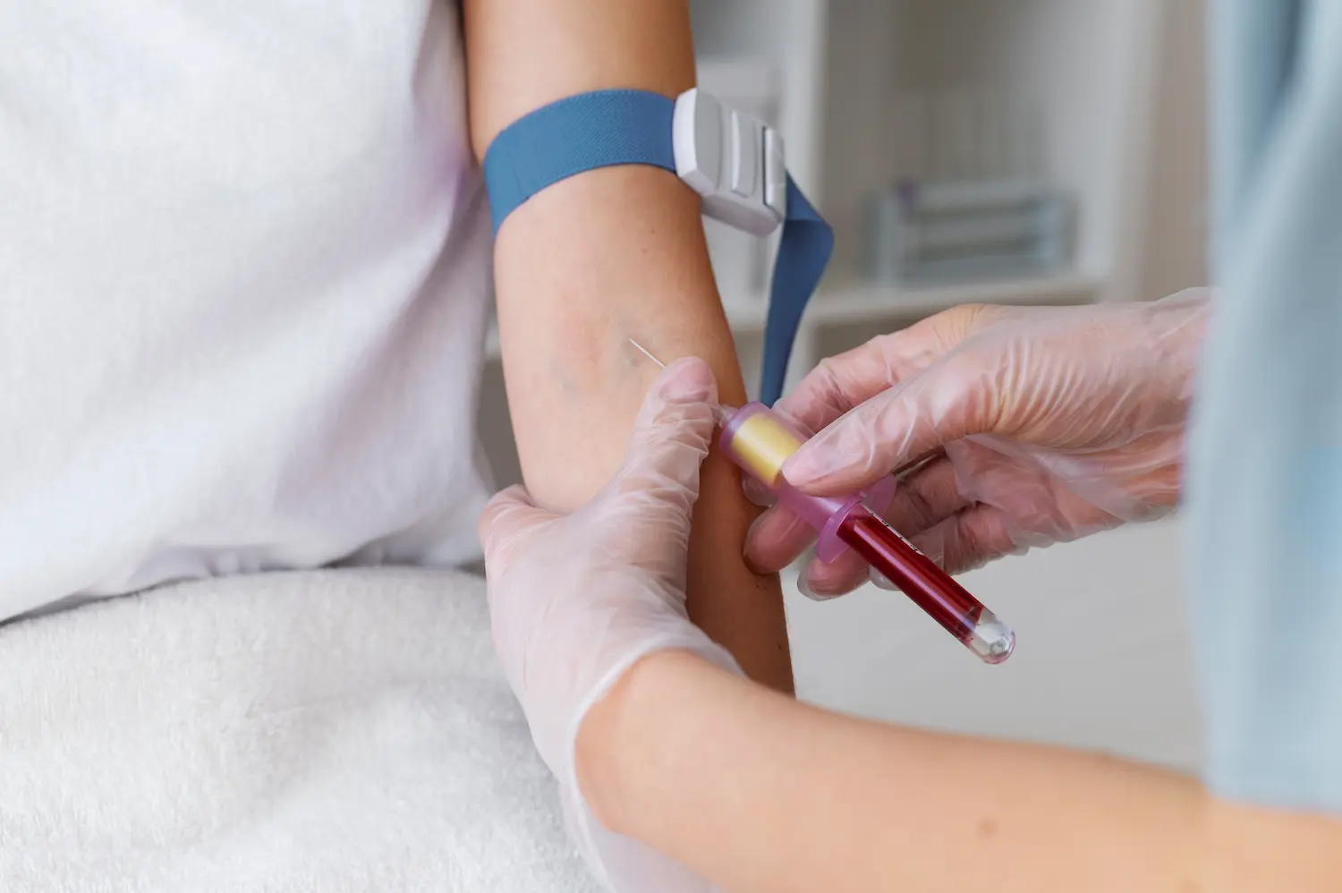 a doctor conducting allergy testing near me in miami