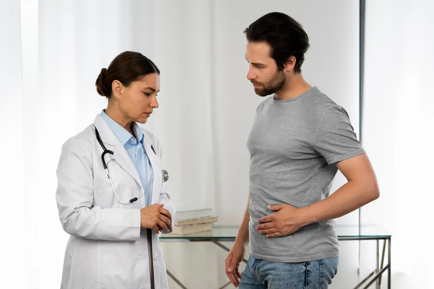 a man and his doctor asking her if kidneys can repair themselves