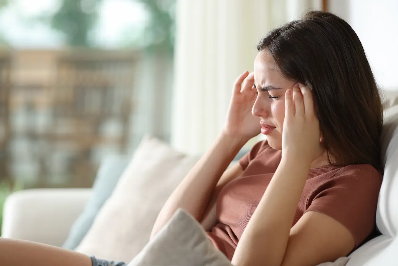 a woman with a migraine wondering can migraines cause fever