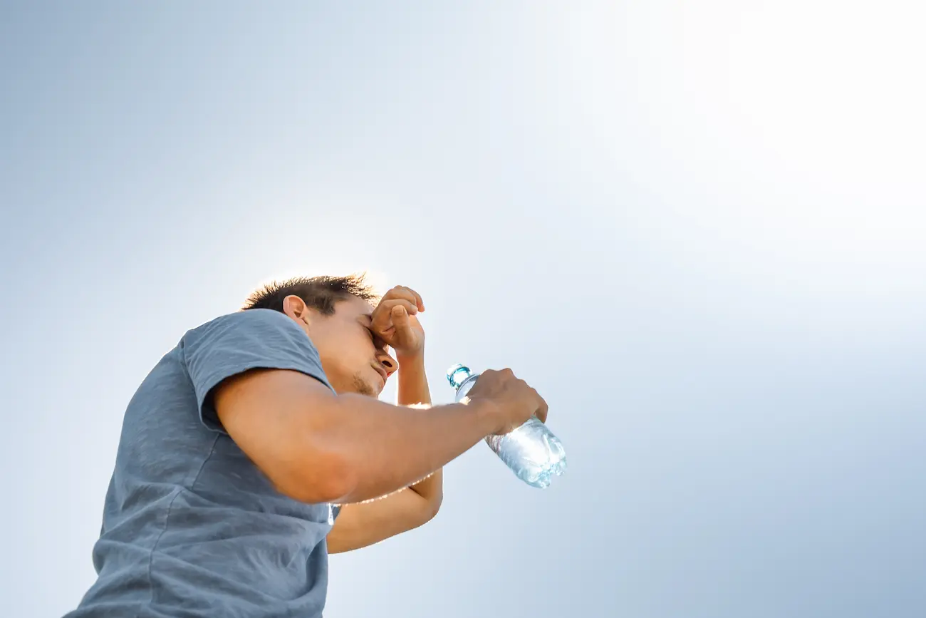 a man in the sun wondering how long does it take to recover from dehydration