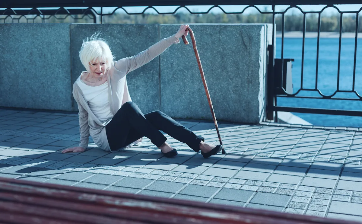 An elderly woman falling wondering how long can vertigo last